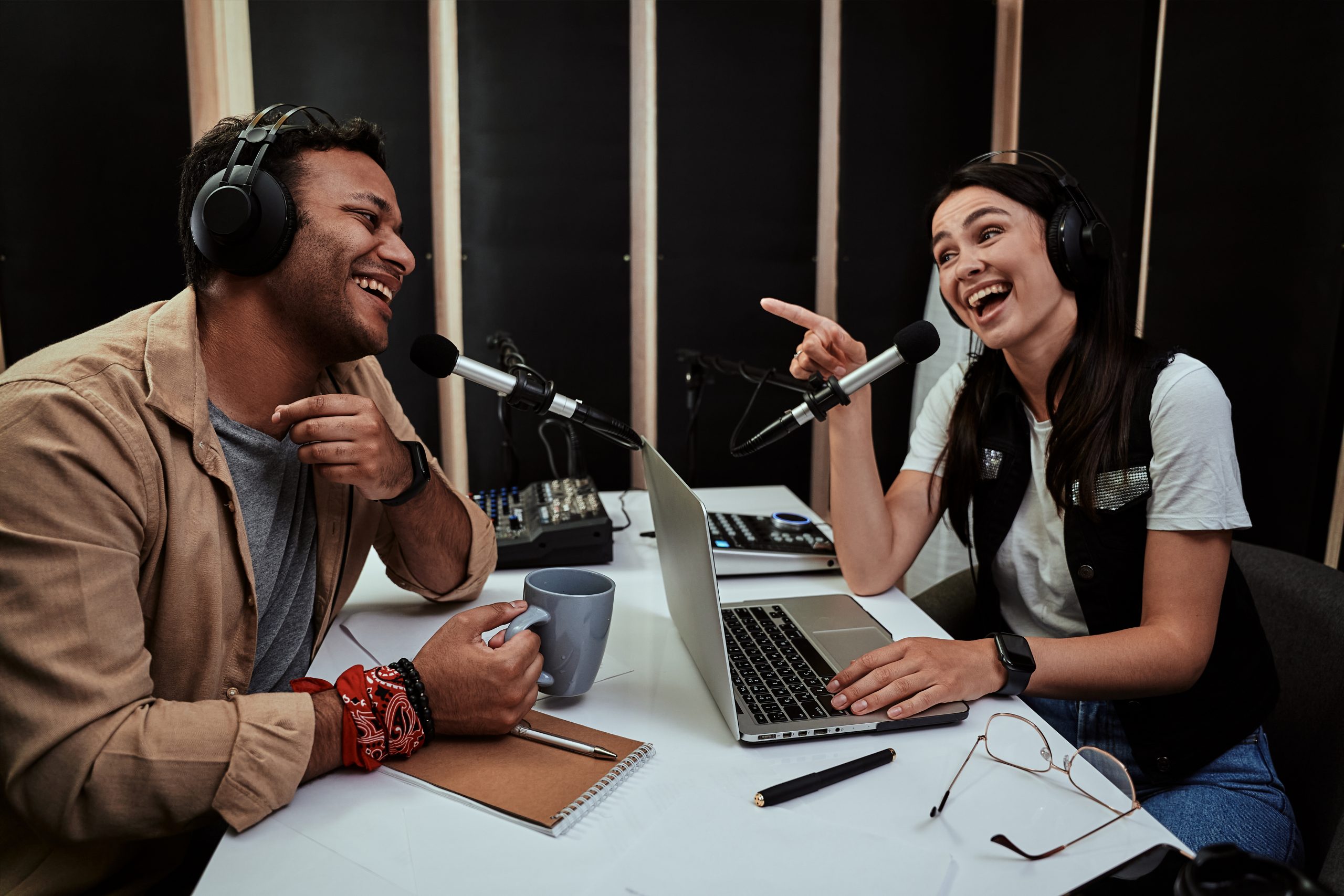 Welche Sprache sollte ein Podcast für Golfplätze haben?