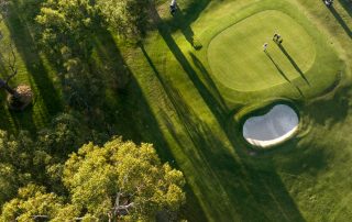 Golfplatz aus der Vogelperspektive.